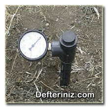 Tarımda, sulamada kullanılan tansiyometre gösterge ekranı.