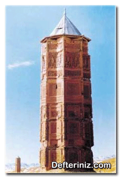 Gazneliler cami sanatından bir örnek. Sultam Mesud’un yaptırdığı minare.