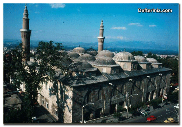 Osmanlı cami sanatına bir örnek. Bursa Ulu Camii.