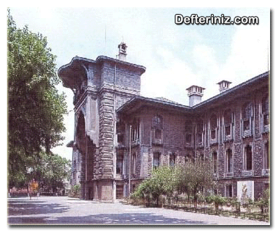 Alexandre Vallaury Duyun-u Umumiye Binası (Günümüzde İstanbul Erkek Lisesi).