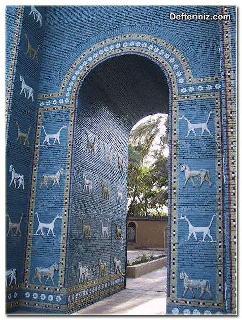 Eski ve Yeni Babil sanatından bir örnek. İshtar Kapısı.