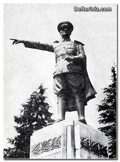 Nijat Sirel, İzmit Atatürk Heykeli.