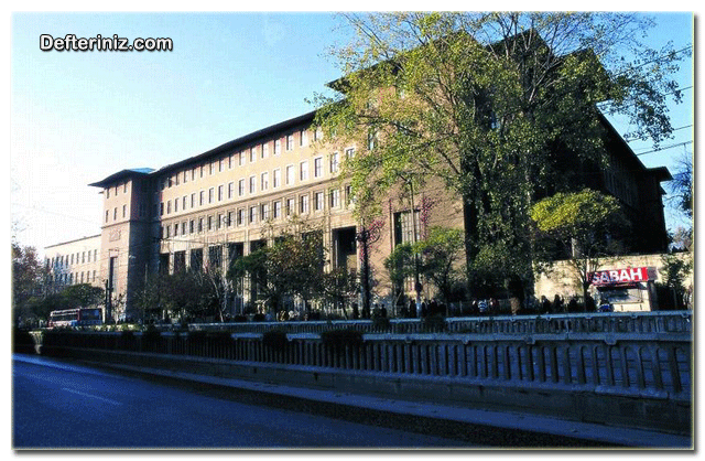 Sedad Hakkı Eldem, İstanbul Üniversitesi Fen Edebiyat Fakültesi, 1942-1944, Beyazıt-İstanbul.