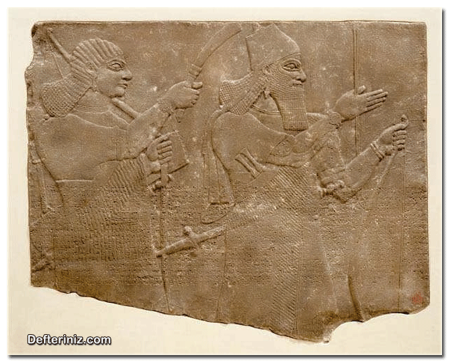 Geleneksel Geç Hitit stiline bir örnek. Kral Ashurnasirpal II (M.Ö. 883-859).